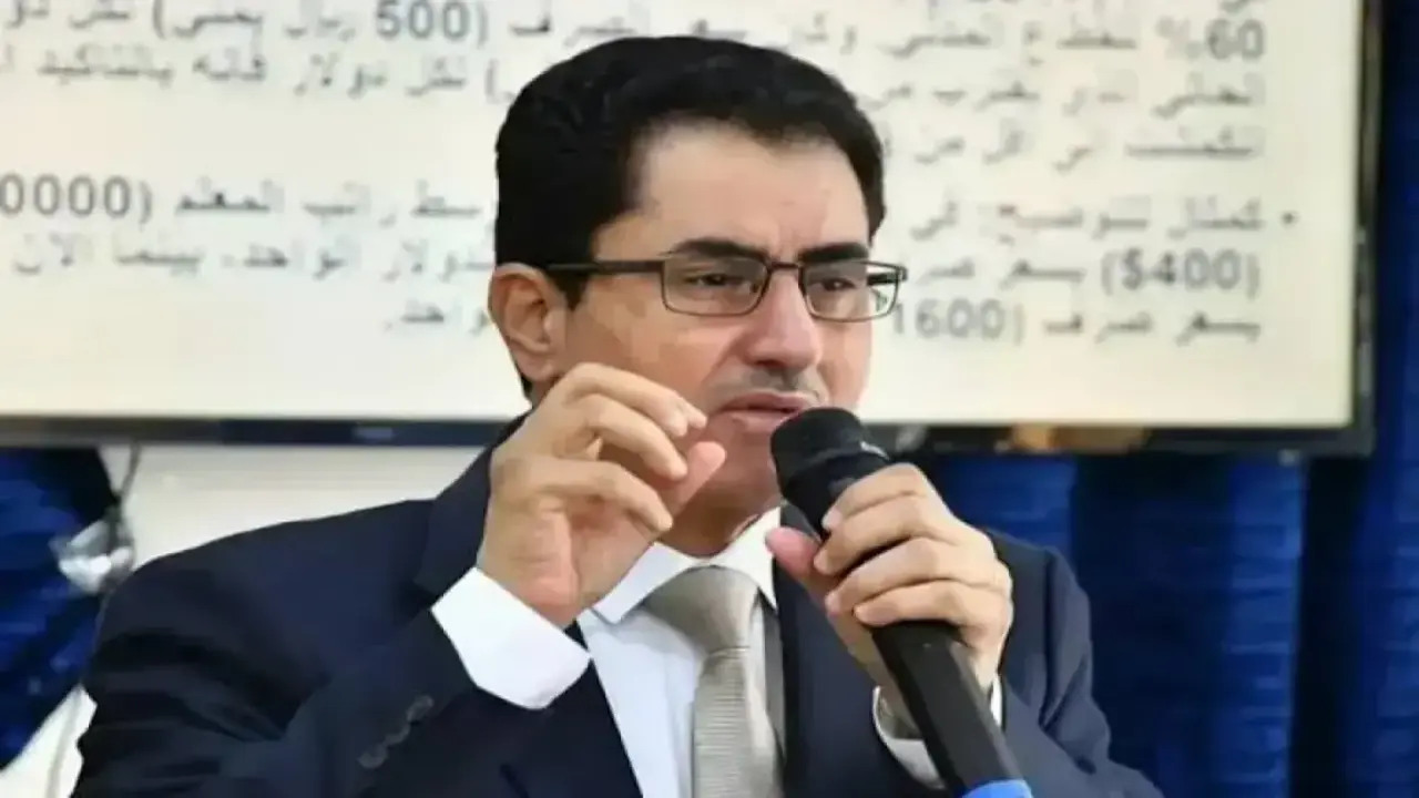 أكاديميون يمنيون يحملون الدكتوراه يعملون سائقين بسبب تراجع الرواتب